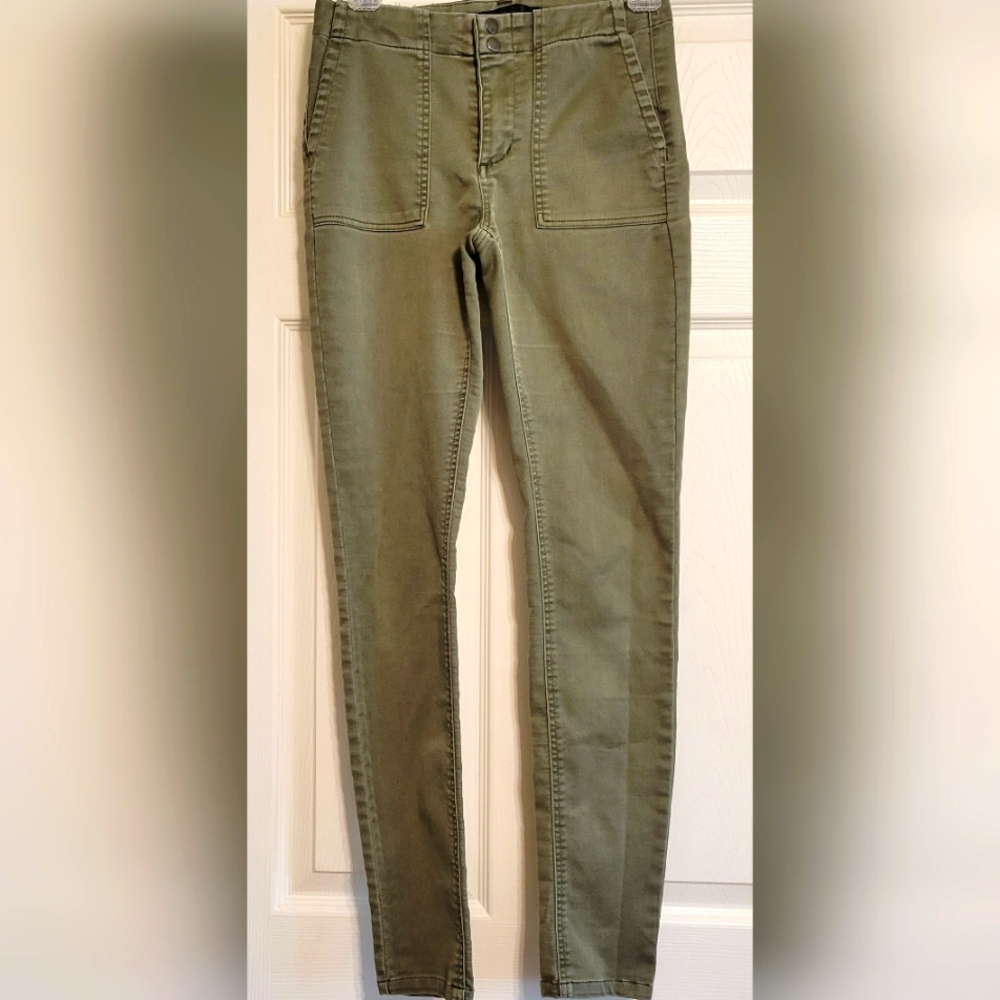 Tinsel women's green stretchy skinny jeans size 25 front and back pockets